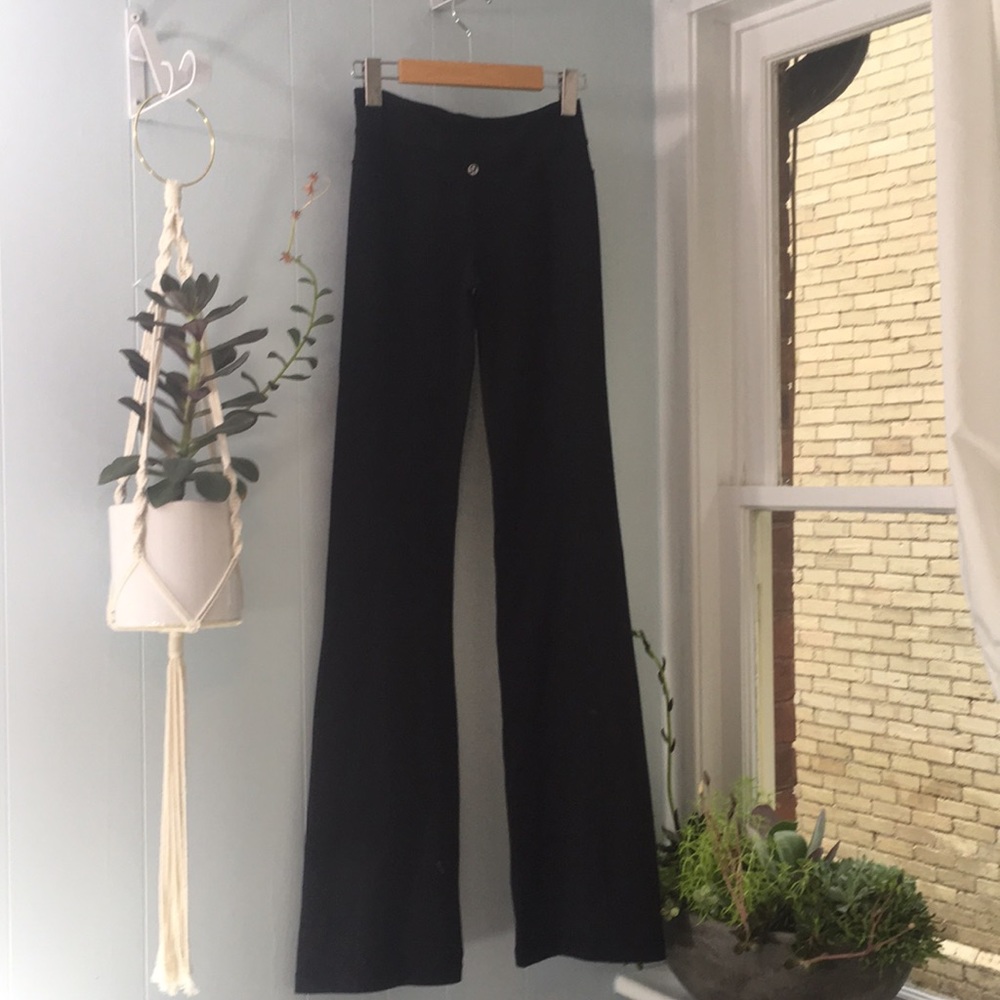 Lulu Lemon groove pants size 2